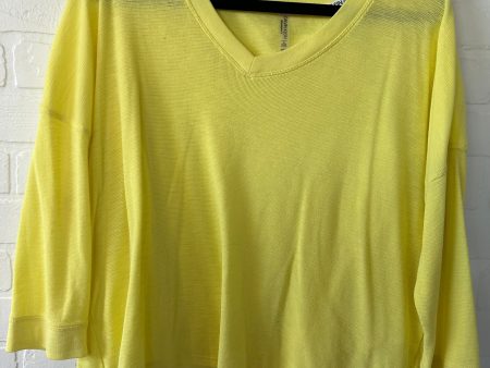 Athletic Top Long Sleeve Crewneck By Calvin Klein Performance In Yellow, Size: Xl For Sale