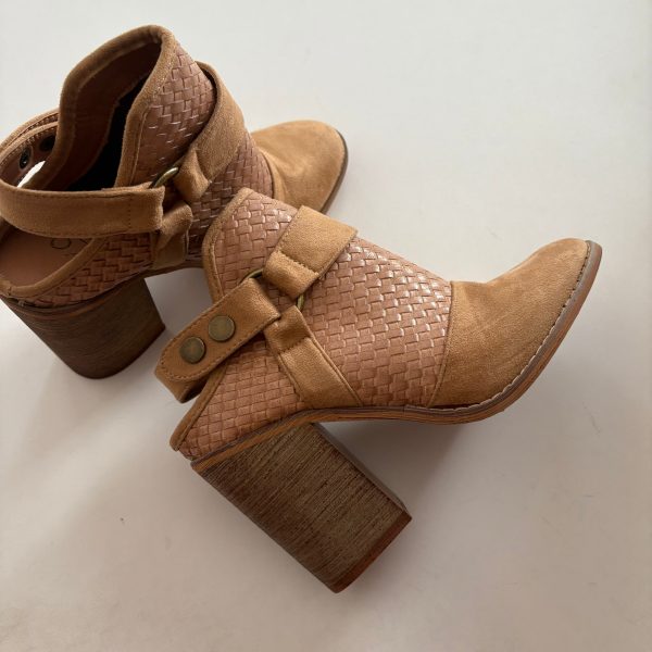 Boots Ankle Heels By Yoki In Tan, Size: 7 Discount